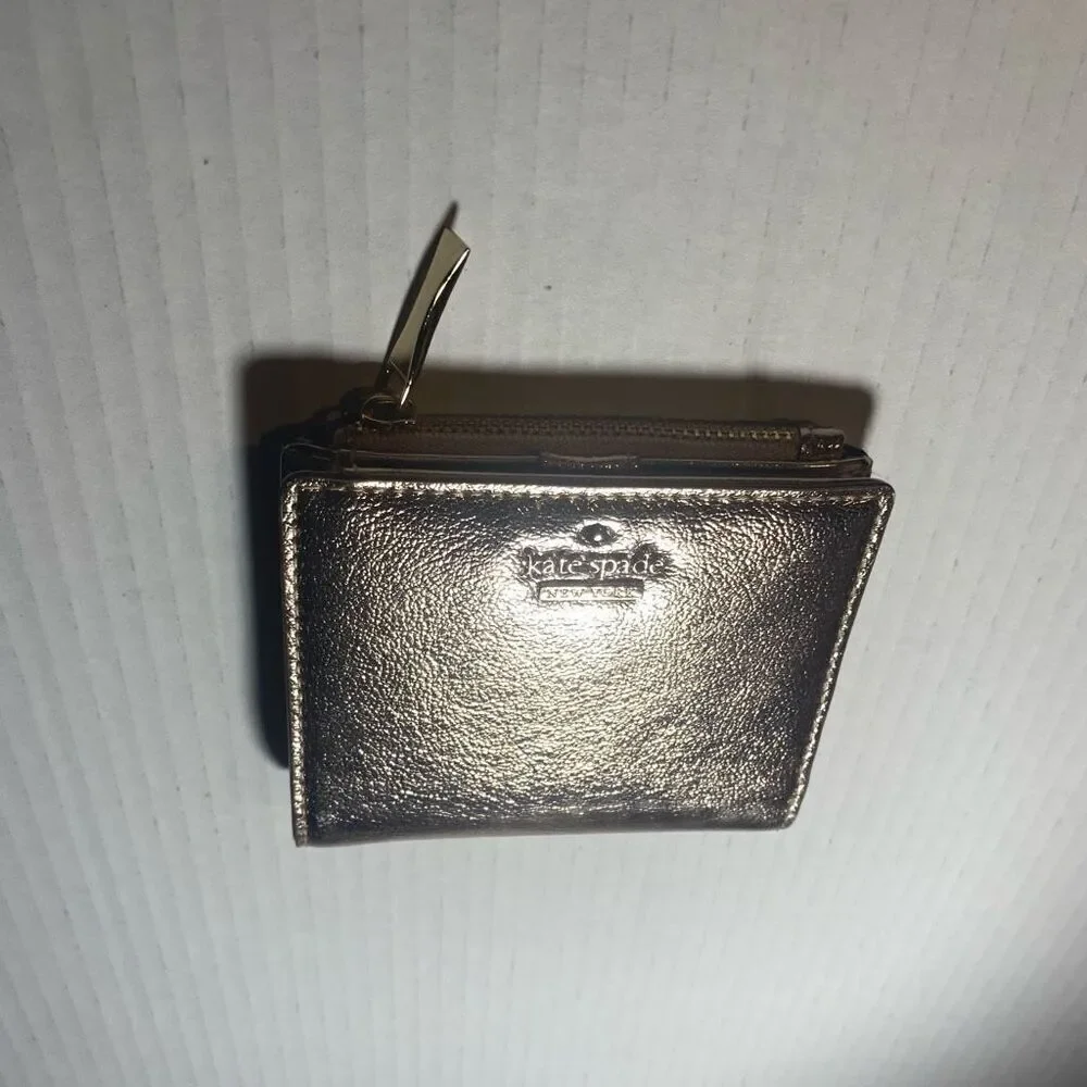 KATE SPADE New York Women’s Bifold Wallet Gold‎ Crinkled Metallic
